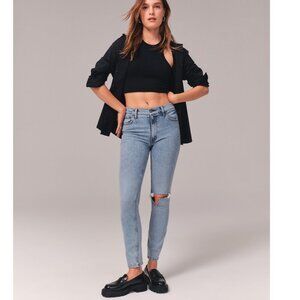 Abercrombie & Fitch Skinny High Rise Crop Size 27 Short